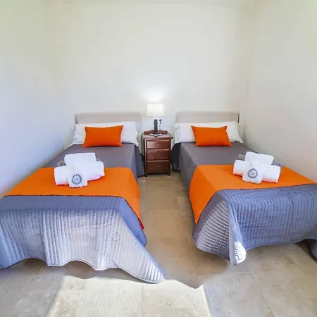 Bonaire Sky / Carmen Villa